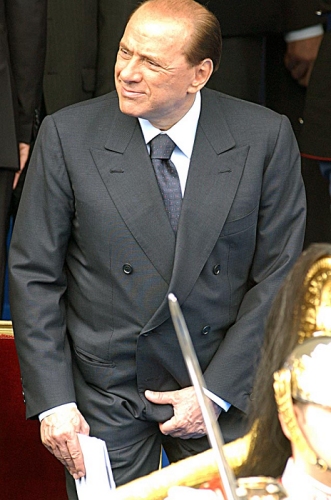 venerdi 17 Berlusconi_palle_exc1